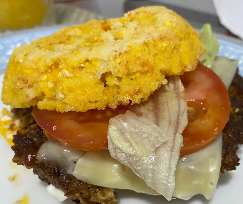 Pão de hambúrguer feito de cuscuz, receita de milhões com poucos ingredientes