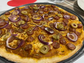 Pizza Caseira com Fermentação Natural: Uma Delícia Artesanal