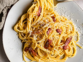 Espaguete a carbonara com apenas 6 ingredientes