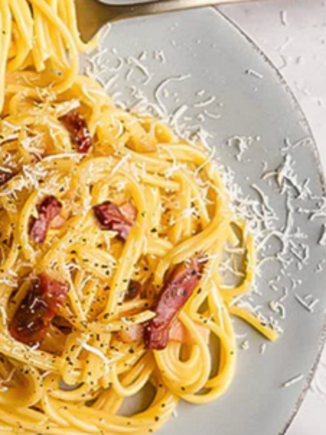 Espaguete a carbonara com apenas 6 ingredientes