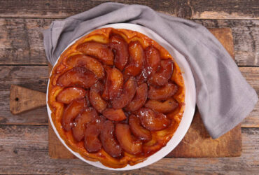 Bolo de maçã caramelizado