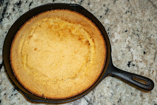 Pão de farinha de milho na frigideira