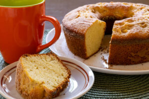 Bolo de fubá com laranja