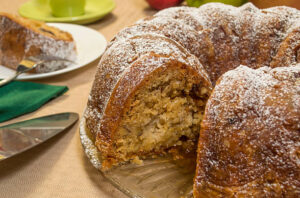 Bolo de maçã com nozes