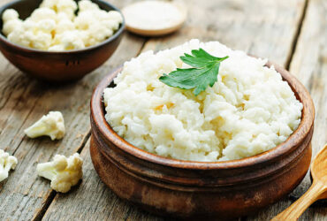 Aprenda a fazer arroz de couve-flor, saudável e delicioso