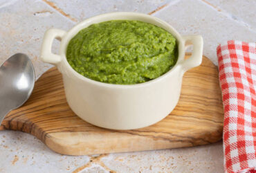 Aprenda a preparar o verdadeiro molho pesto