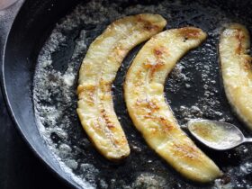Descubra como fazer a melhor banana caramelizada que você já provou