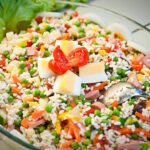 Sobrou arroz cozido? Faça essa incrível salada de arroz