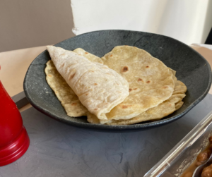 Tortilha caseira e saudável com apenas 4 ingredientes