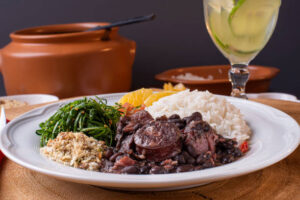 Veja essa receita de feijoada light, e saiba como fazer uma feijoada mais básica