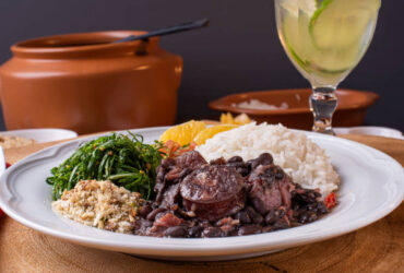 Veja essa receita de feijoada light, e saiba como fazer uma feijoada mais básica