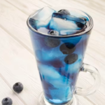 A bebida ideal para o seu sábado a noite: Blueberry drink. Experimente essa receita
