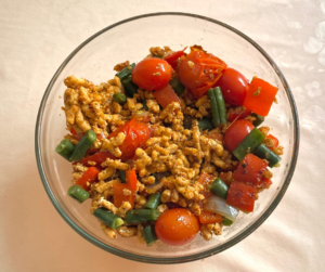 Bowl de carne moída de frango, uma refeição rápida e suculenta