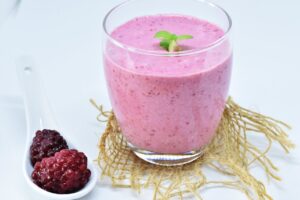 Faça esse maravilhoso smoothie antioxidante de amora, e veja a combinação de sabor e bem-estar que ele traz