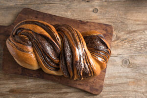 Surpreenda sua família com essa deliciosa babka pascoal