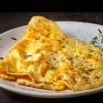 Um jantar rápido e delicioso, experimente essa omelete quatro queijos