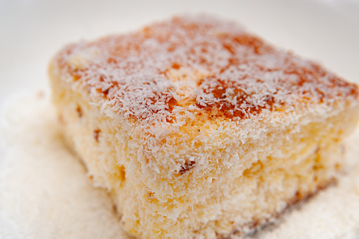 O bolo mais levinho que você vai ver. Bolo de maizena com coco