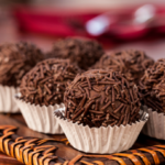 Brigadeiro de Nutella, já sabe que não dá para resistir. Experimente!