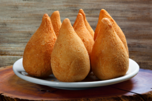 Coxinha de Mandioca. Ela vai conquistar seu paladar