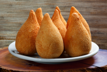 Coxinha de Mandioca. Ela vai conquistar seu paladar