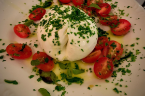 Tomate Confit com Molho Pesto e Burrata. Simplesmente Irresistível