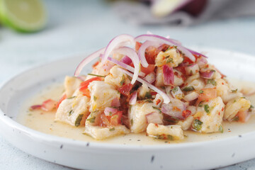 Você vai se sentir em uma ilha tropical com esse ceviche de peixe branco