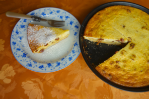 Bolo de maçã com passas, uma receita aromática e deliciosa