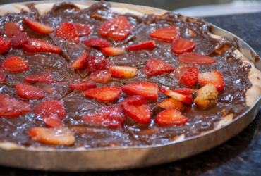 Receita de Pizza de morango com chocolate, essa é de lamber os dedos