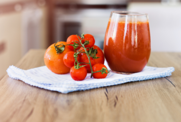 Suco de Tomate Apimentado: Uma Explosão Refrescante