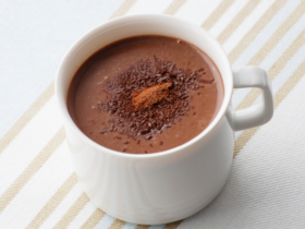Chocolate Quente com Creme de Leite: Conforto para Dias Frios