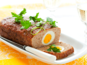 Rocambole de Carne moída com ovo cozido: Uma Surpresa saborosa