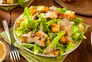 Salada Caesar - Aprenda a preparar uma salada incrível