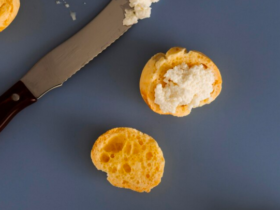 Transforme aquele pão de queijo amanhecido em deliciosas torradas