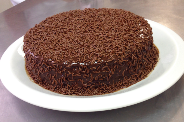 Bolo de Chocolate com Maionese: O segredo para um bolo super molhadinho