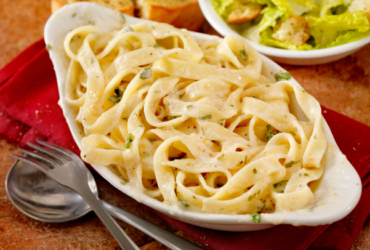 Fettuccine Alfredo: Um Delicioso e Cremoso Prato Italiano