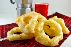 Receita super fácil de biscoito de polvilho com queijo