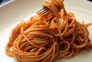 Aprenda a preparar um macarrão soltinho com molho gostoso