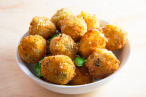 Bolinho de Arroz com Carne Moída. Aproveite as sobras