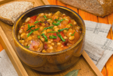 Cassoulet: Conheça a feijoada francesa