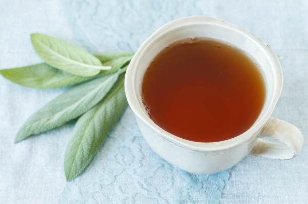 Chá de Salvia: Descubra os Benefícios Incríveis para sua Saúde
