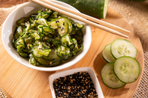 Deliciosa receita de Sunomono, a refrescante salada japonesa de pepino