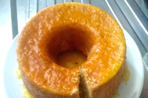 Calda de Laranja Dourada: Transforme seu Bolo em uma Obra de Arte Culinária