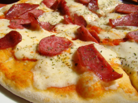 Pizza de Calabresa Tradicional - O Sabor Autêntico na Sua Cozinha