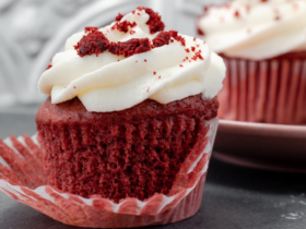 Cupcake Red Velvet para Celebrar o Natal com Sabor e Estilo