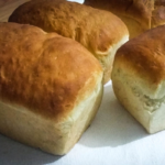 Pão Rápido com Fermento de Bolo: Um Pão Caseiro para os Dias Agitados