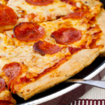 Pizza de Frigideira Descomplicada: Sem Forno, Sem Ovos e Sem Leite