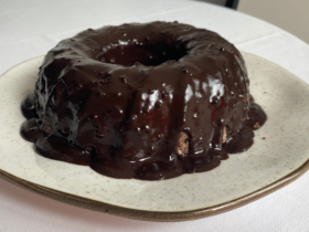 Delicioso Bolo de Chocolate Fit: Uma Explosão de Sabores Saudáveis