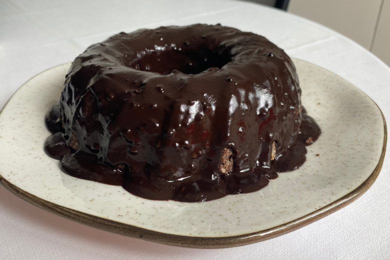 Delicioso Bolo de Chocolate Fit: Uma Explosão de Sabores Saudáveis