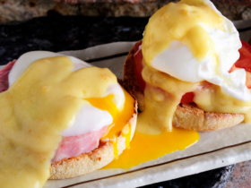 Ovos Benedict: Um Despertar de Sabores no Seu Café da Manhã