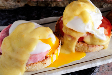 Ovos Benedict: Um Despertar de Sabores no Seu Café da Manhã